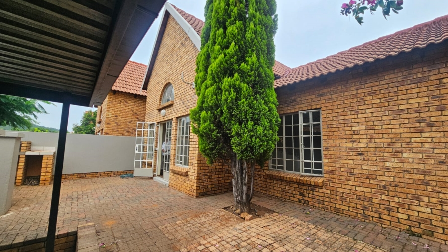 3 Bedroom Property for Sale in Safari Gardens North West